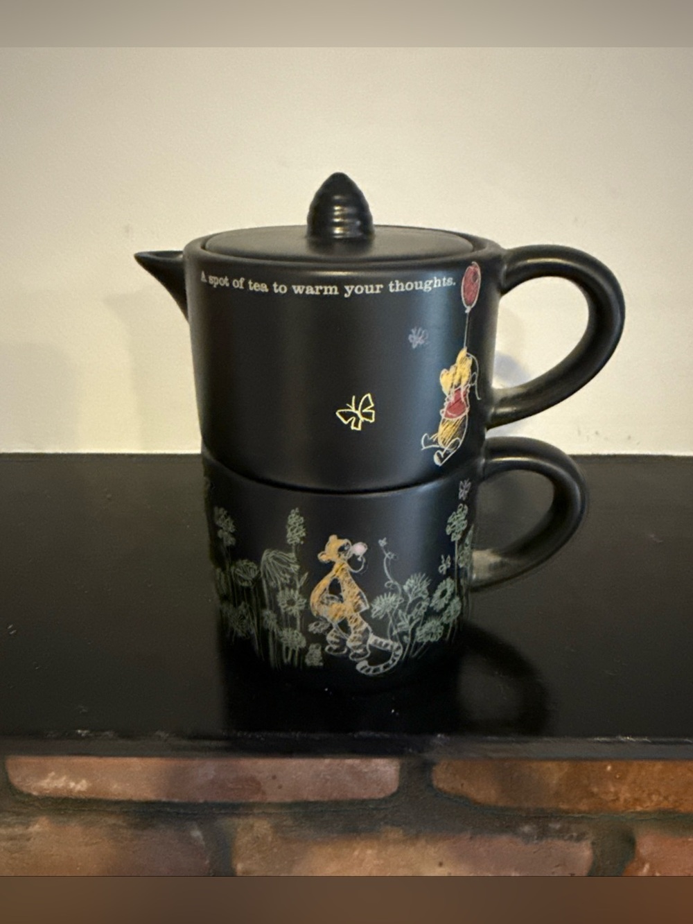 Black Winnie the Pooh ceramic Tea-for-One Brewing Set with Illustrated Desig